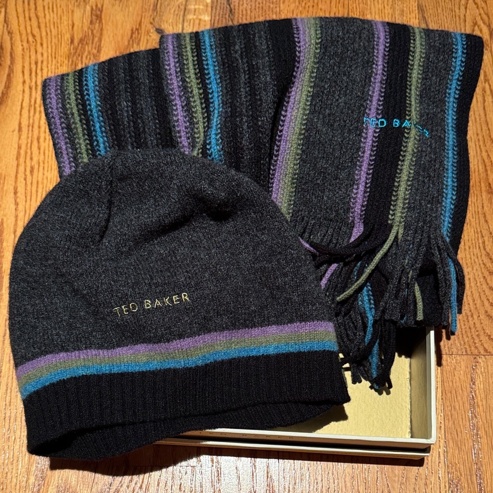 Ted Baker 100% lambs wool beanie and scarf set with gift box
